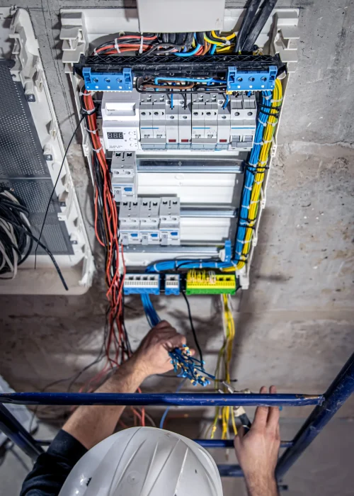 male-electrician-works-switchboard-with-electrical-connecting-cable (2) (1)